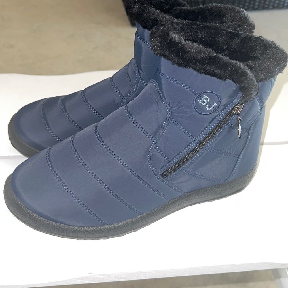 BJ Snow Boots sz 11 euro 42 Insulated Waterproof NEW